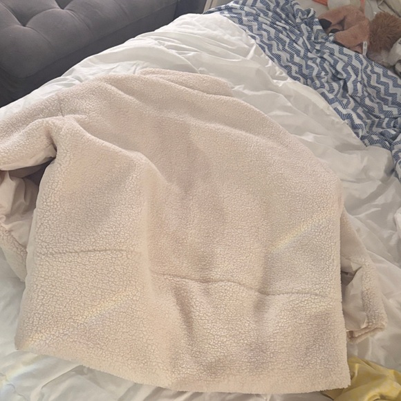 Venini Women's Soft Beige Puffer Jacket - Picture 5 of 5